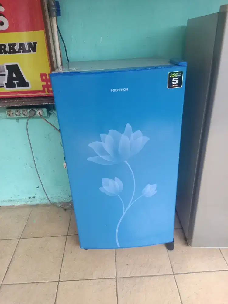 Jual kulkas 1 pintu merk Polytron, friser cepet jdi btu es rak kmplit