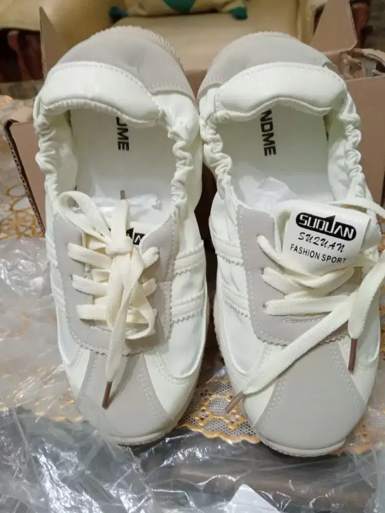 Sepatu olahraga casual no 38