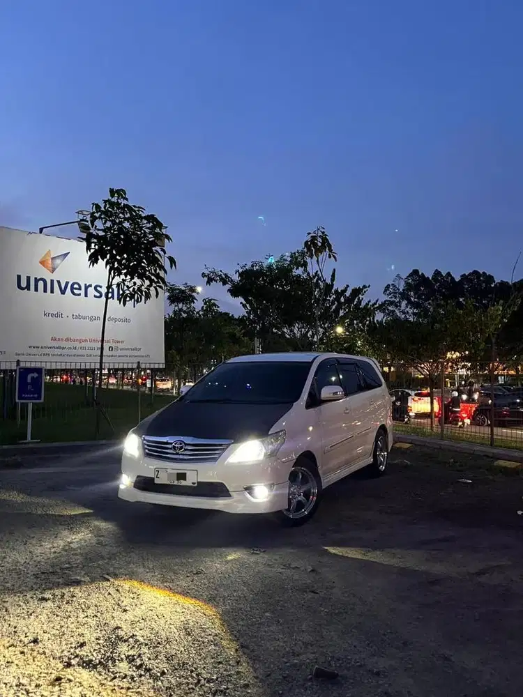 Toyota Kijang Innova 2012 Bensin