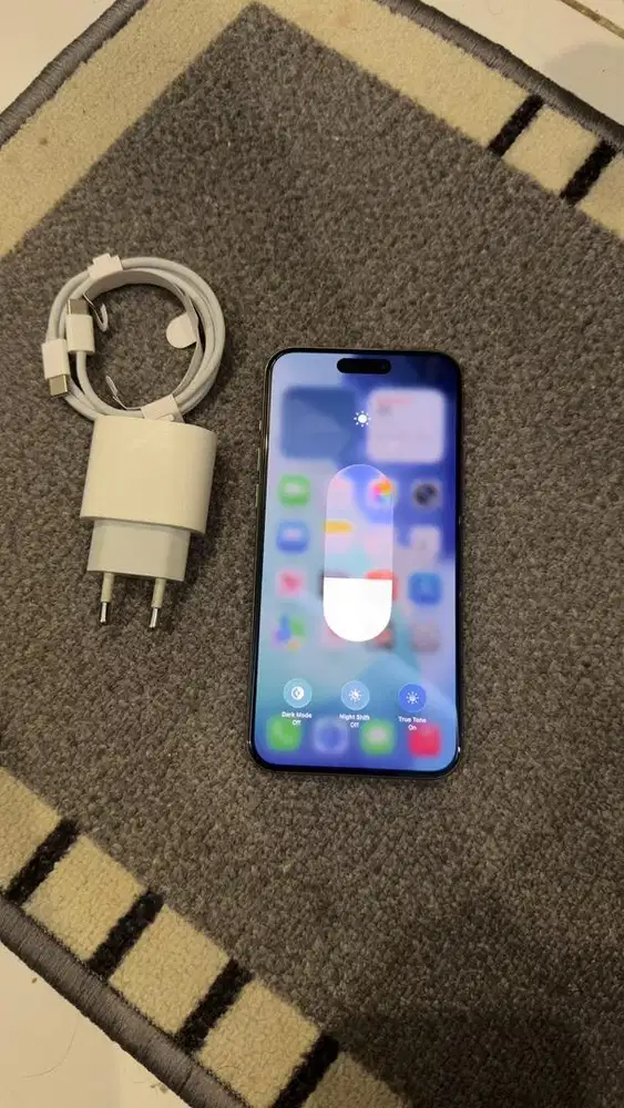 Dijual Iphone 15 Promax 256GB Natural Resmi Ibox Mulus Hp charger