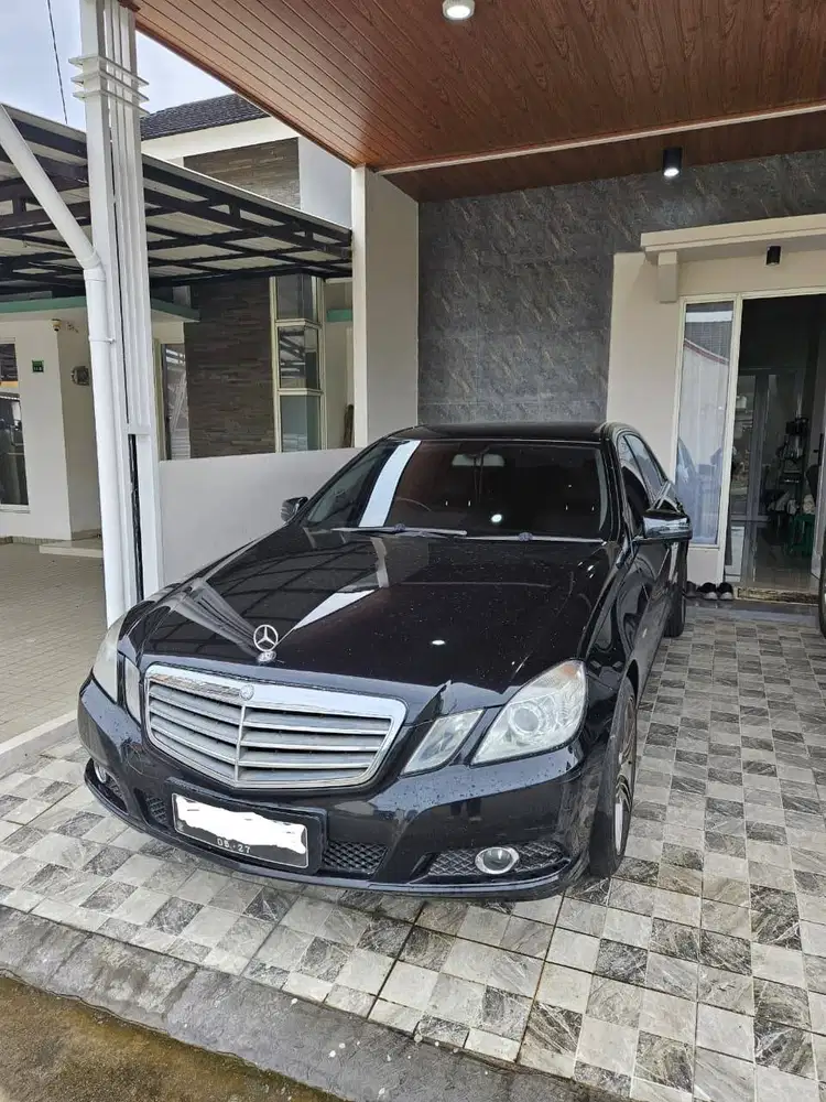 Dijual CEPAT Mercedes Bend Sedan Model E200 CGI W212 Tahun 2010