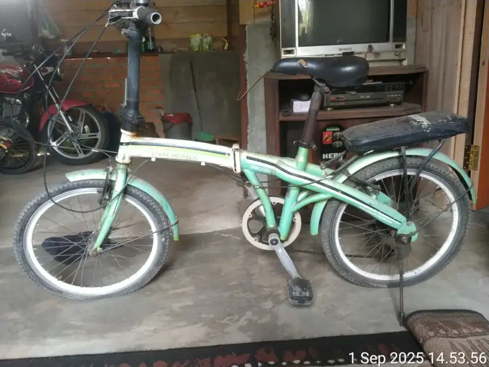 Sepeda lipat merk Phoenix