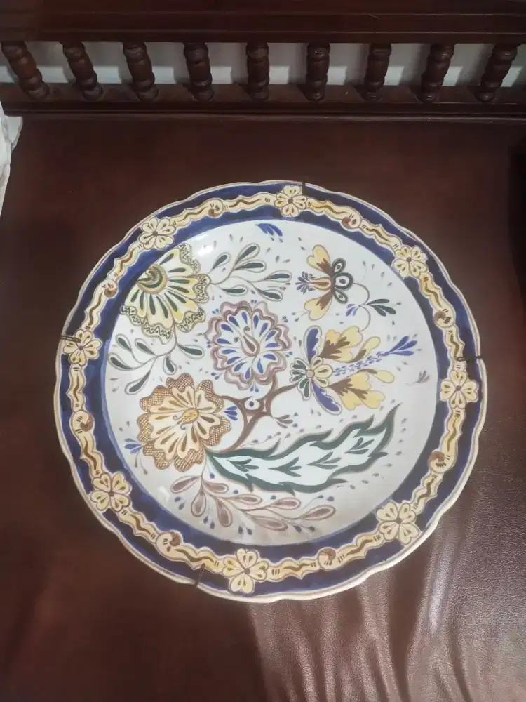 Piring porselen antik