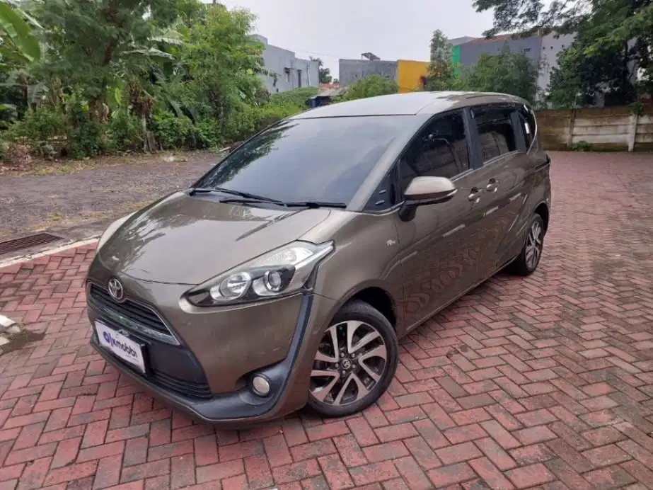DP MURAH Toyota Sienta 1.5 V Bensin Matic 2016 Coklat NYW