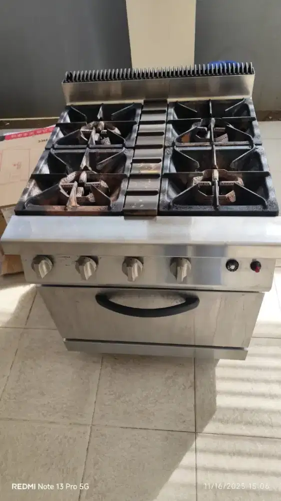 Jual cepat! Kompor 4 tungku dengan oven Getra