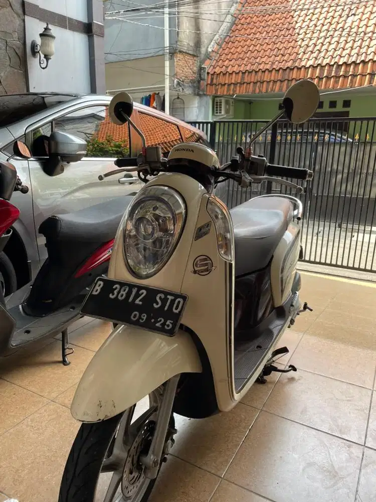 Scoopy Stylish PGM-FI 2015