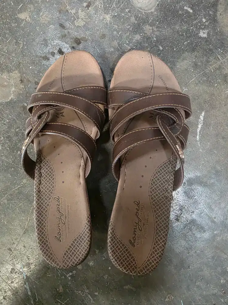 DIJUAL SEPATU DAN SANDAL KONDISI CUKUP BAGUS