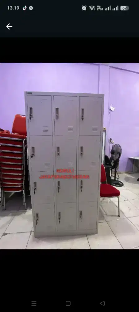 Locker penyimpanan 12 pintu