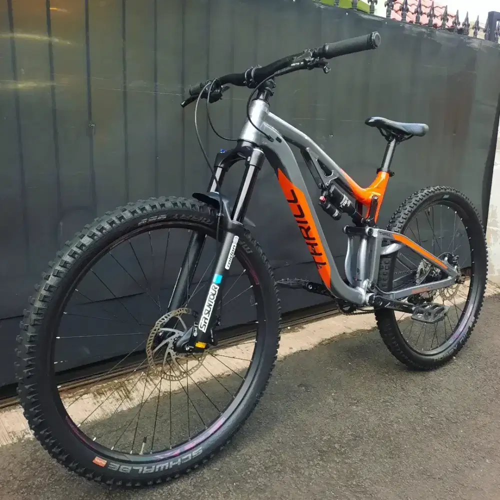 Sepeda Gunung MTB Thrill Ricochet Expert T140 (L) 27.5