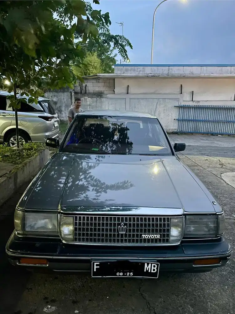 Jual Toyota Crown Royal Saloon 1990