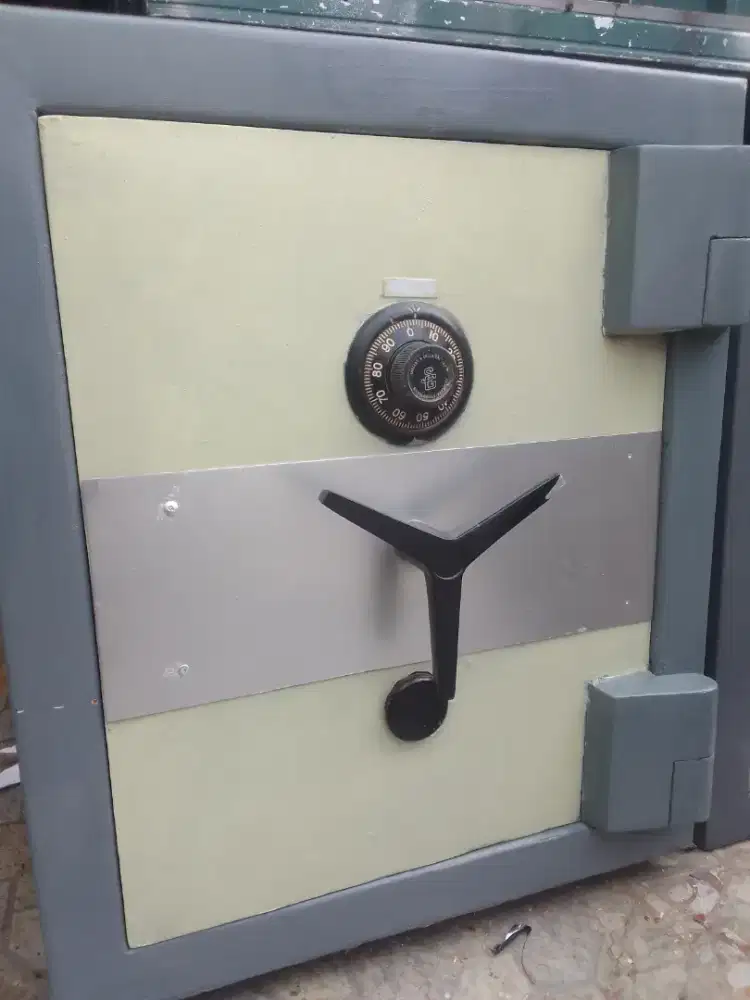 Jual murah Brankas merk Ford