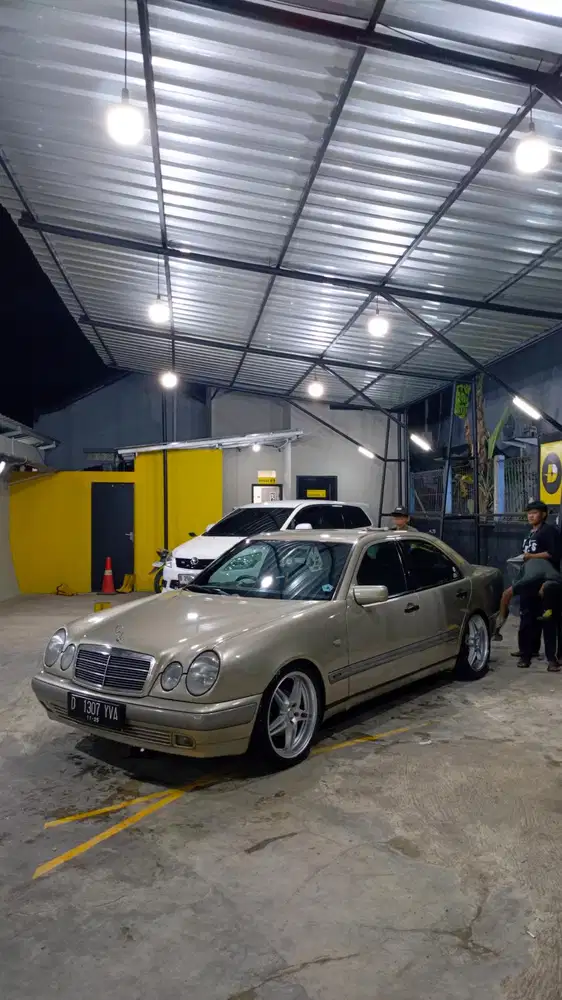 Mercedes-Benz E230 1997 Bensin