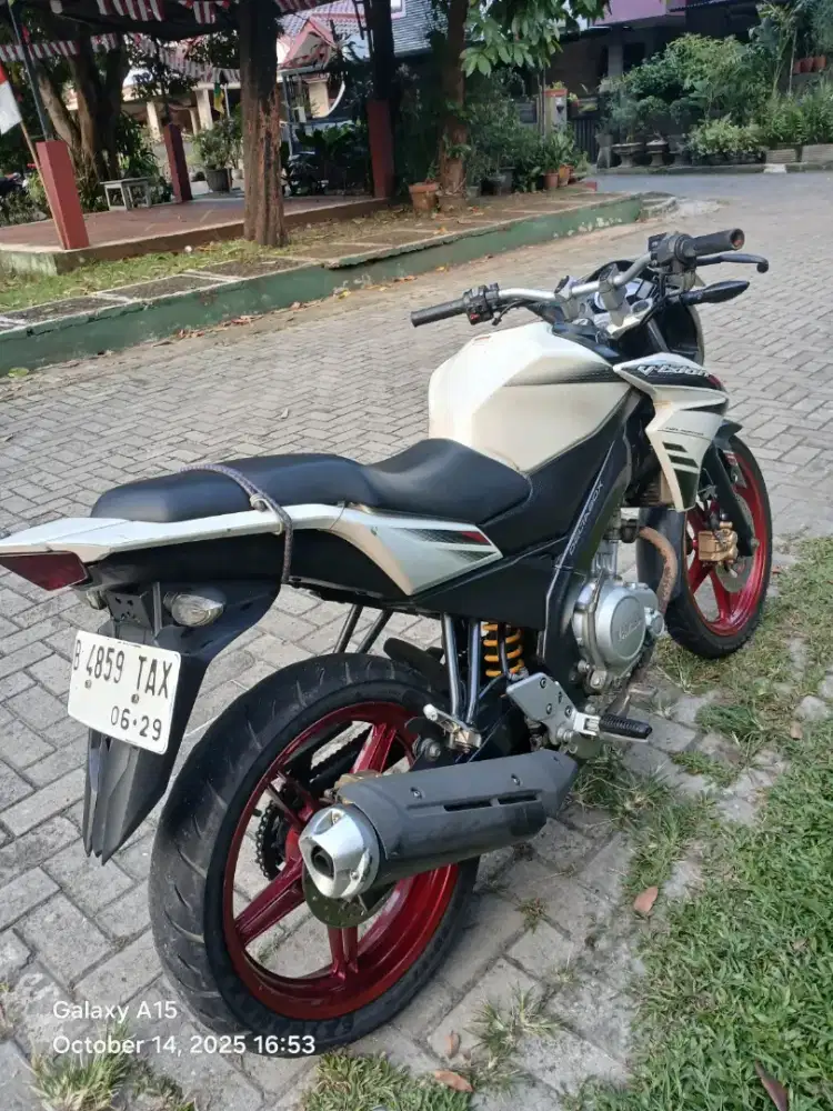Jual vixion 2014 Edisi BU