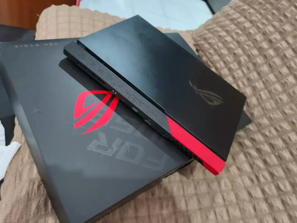 ASUS ROG STRIX G513QC  Ryzen 5 5600H,ram 16GB, SSD512 GB,RTX3050RGB l