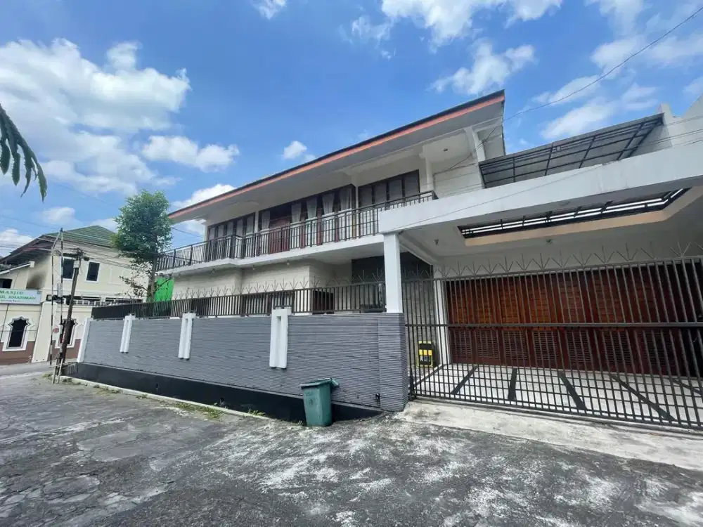 Dijual rumah mewah 2 lantai daerah jakal dekat kampus UII, UGM, UPN, RS JIH
