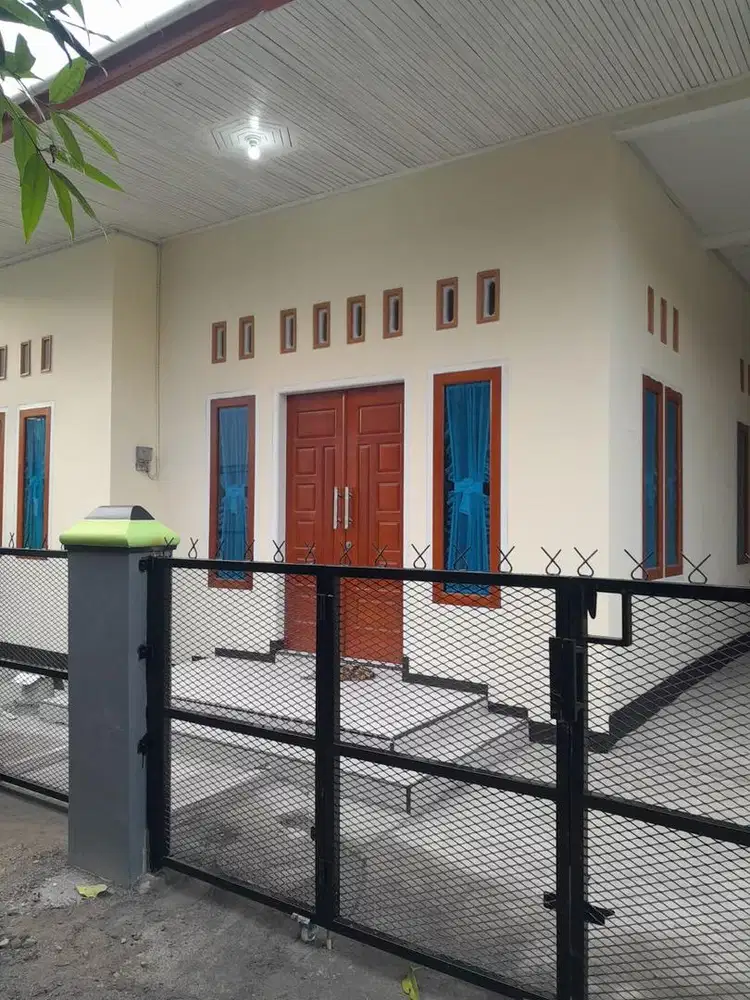 Disewakan Rumah Nyaman Siap Huni - Lokasi Strategis