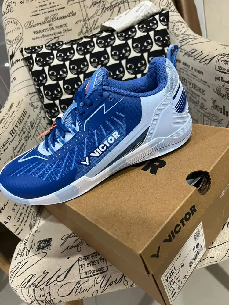 Sepatu victor badminton