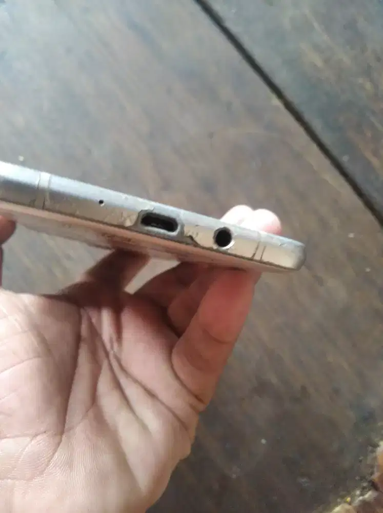 Samsung j7 2016 ram 2 internal 16 normal orisinilan tinggal pakai