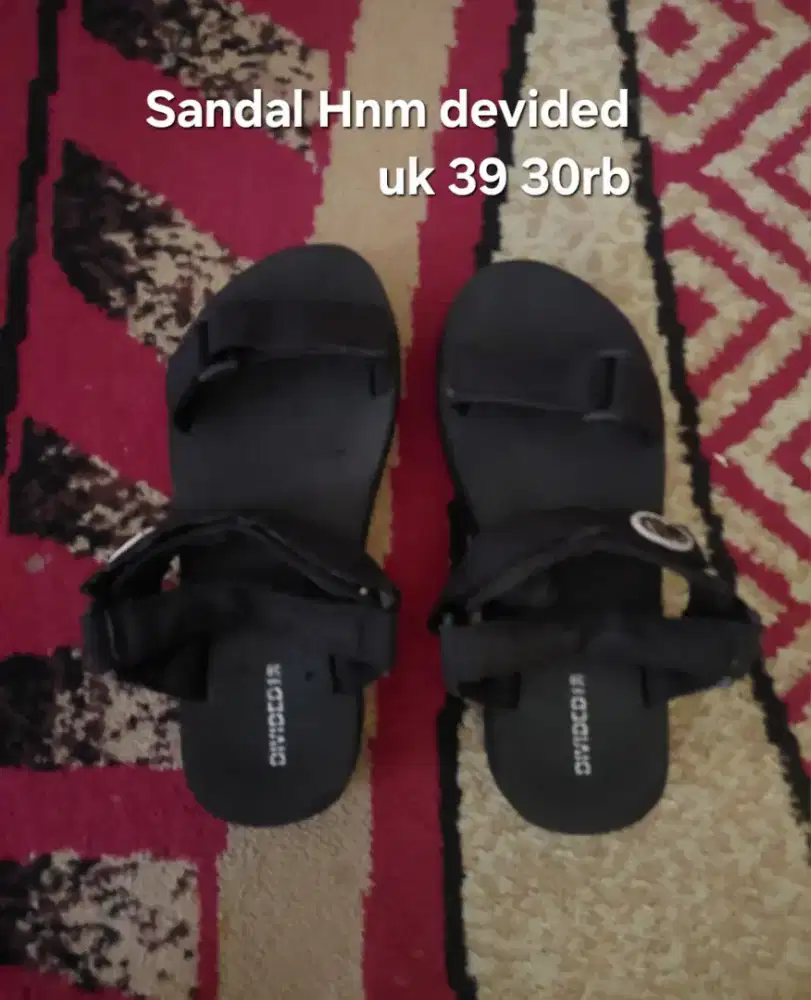 Sandal Hnm devided