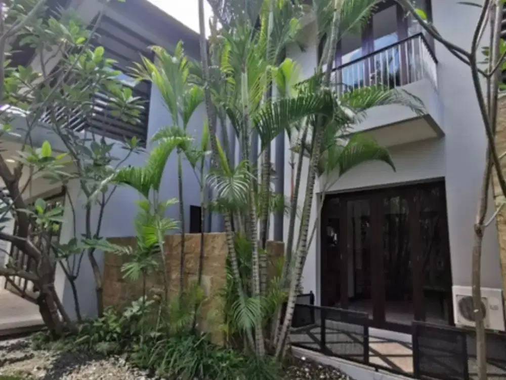 Rumah Tropical Modern Bagus Furnished di Graha Famili
