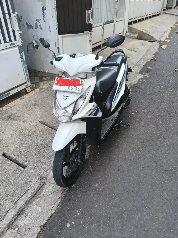 Dijual Honda beat tahun 2014 surat lengkap BPKB STNK pajak hidup.
