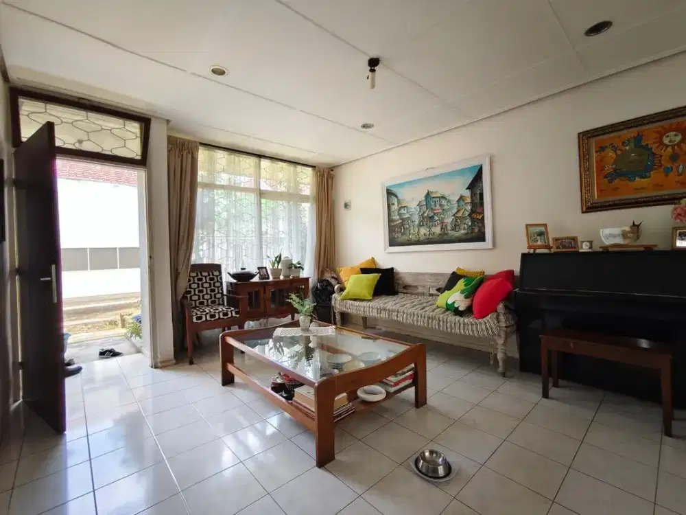 DIJUAL Hunian Asri Bangunan Lama Terawat Lokasi di Kawasan Sejuk  Dekat kawasan Wisata DAGO & LEMBANG Bandung