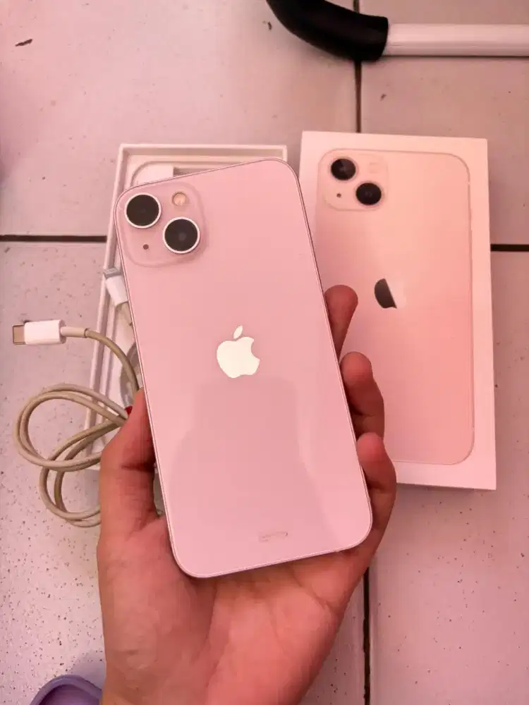 Dijual Iphone 13 128GB PINK ex Ibox pemakaian pribadi. NEGO TIPIS!