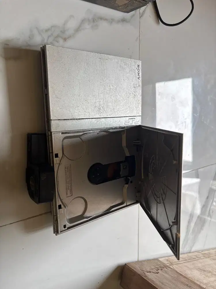 PS 2 SLIM HARDISK DAN TIDAK