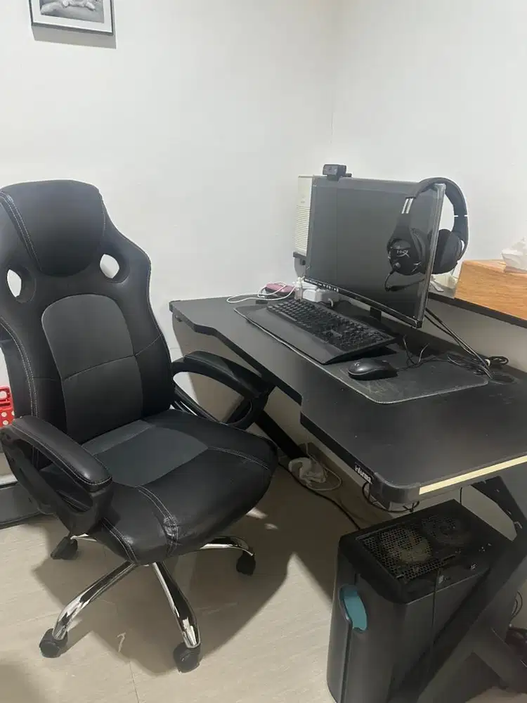 MEJA GAMING/MEJA BELAJAR INFORMA KONDISI BAGUS SIAP PAKAI