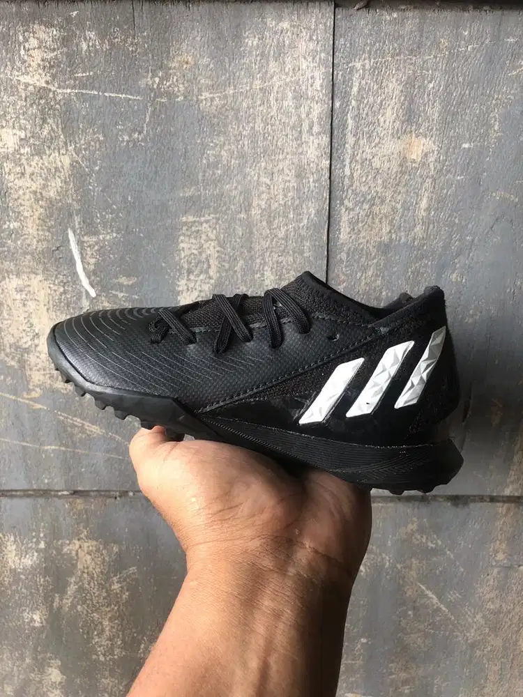 Sepatu futsal atau Turf atau minsoc