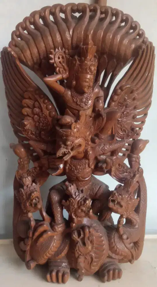 Ukiran kayu Garuda Wisnu Kencana