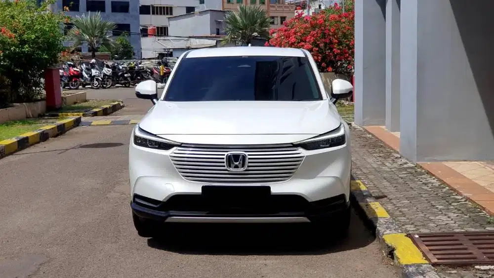 Honda HRV HR-V 1 5 E Cvt AT Sensing FL 2023 Putih Km.15rb