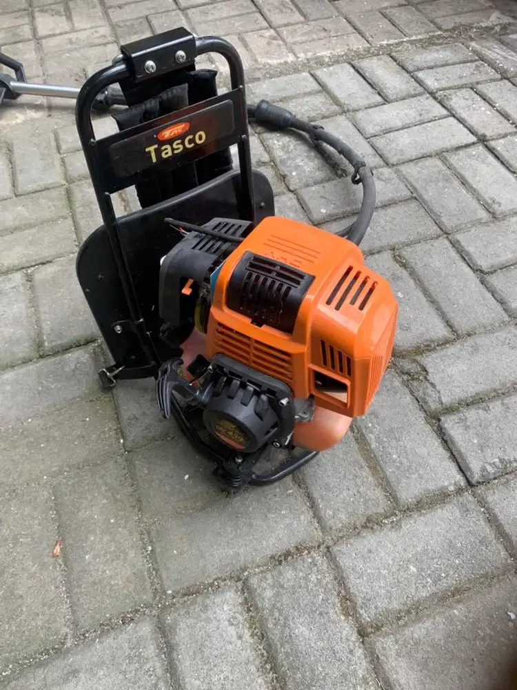 Mesin potong rumput 4 tak Tasco