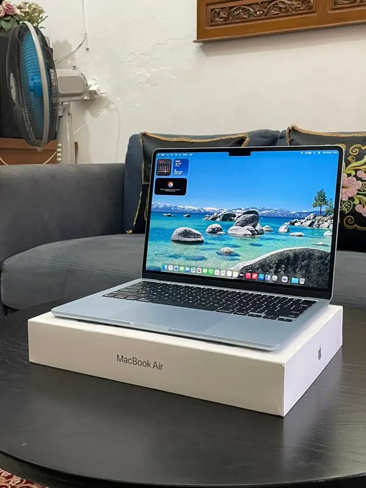 MacBook Air 2025 M4 13 inch 16/256