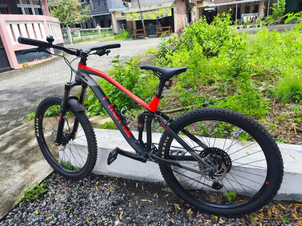 Thrill fervent elite T140, Uk. 27,5 2022