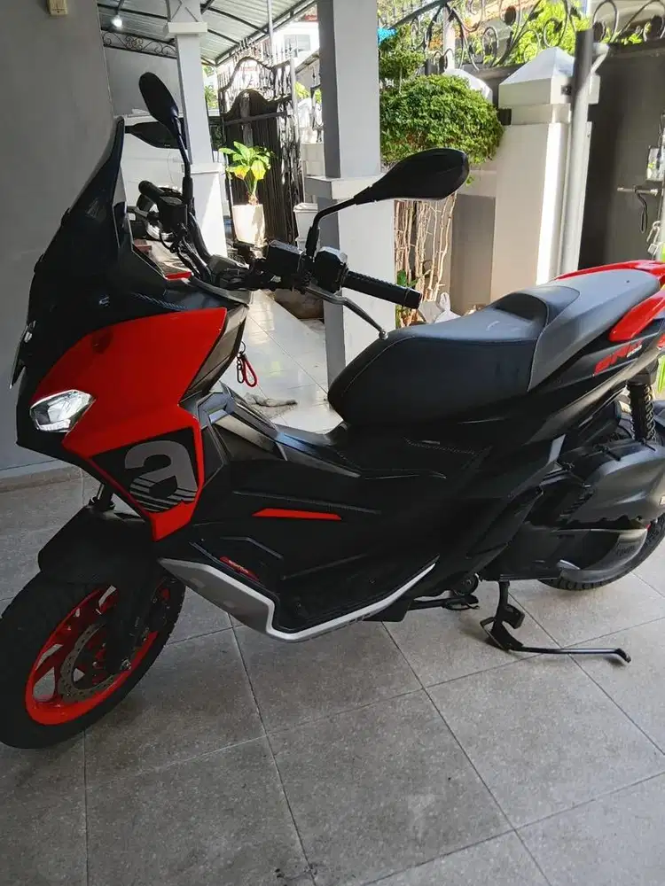 Aprilia SR-GT 200