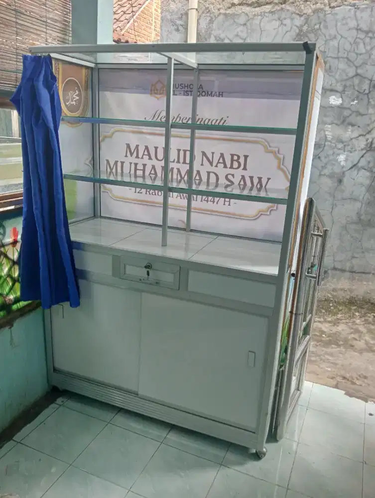 Jual etalase ukuran  P 120cm, L 50 T 170