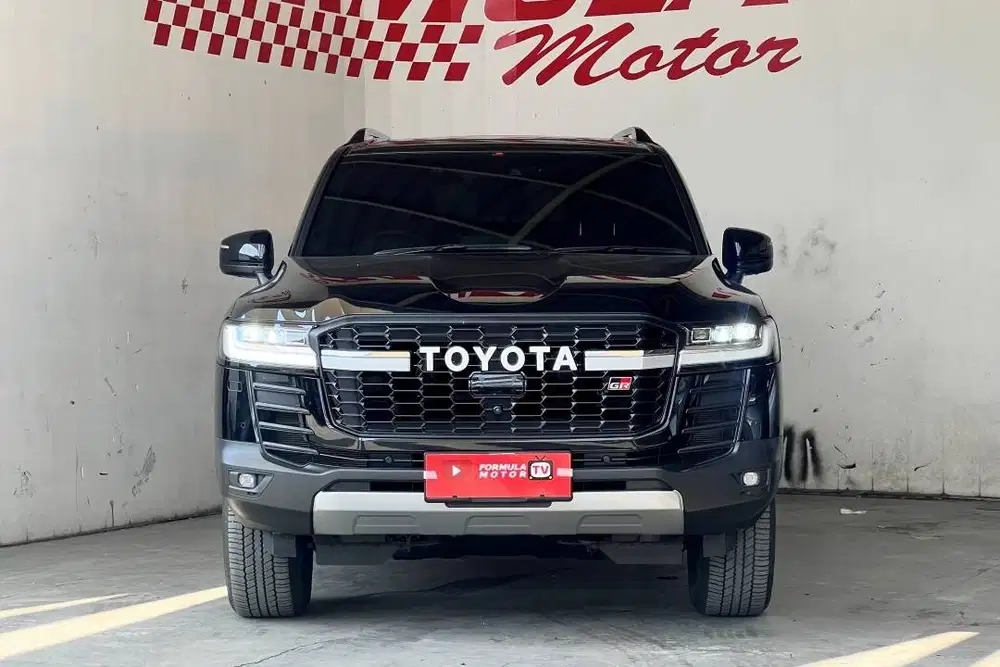 Toyota Land Cruiser VXR300 GR 2024 Hitam