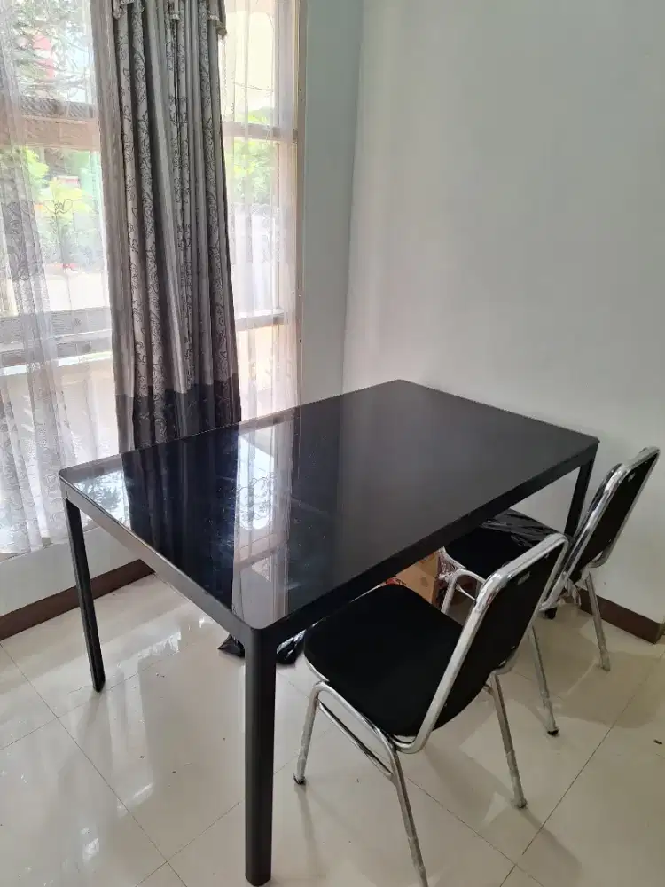 Dijual.meja makan informa 6 kursi kaca hitam