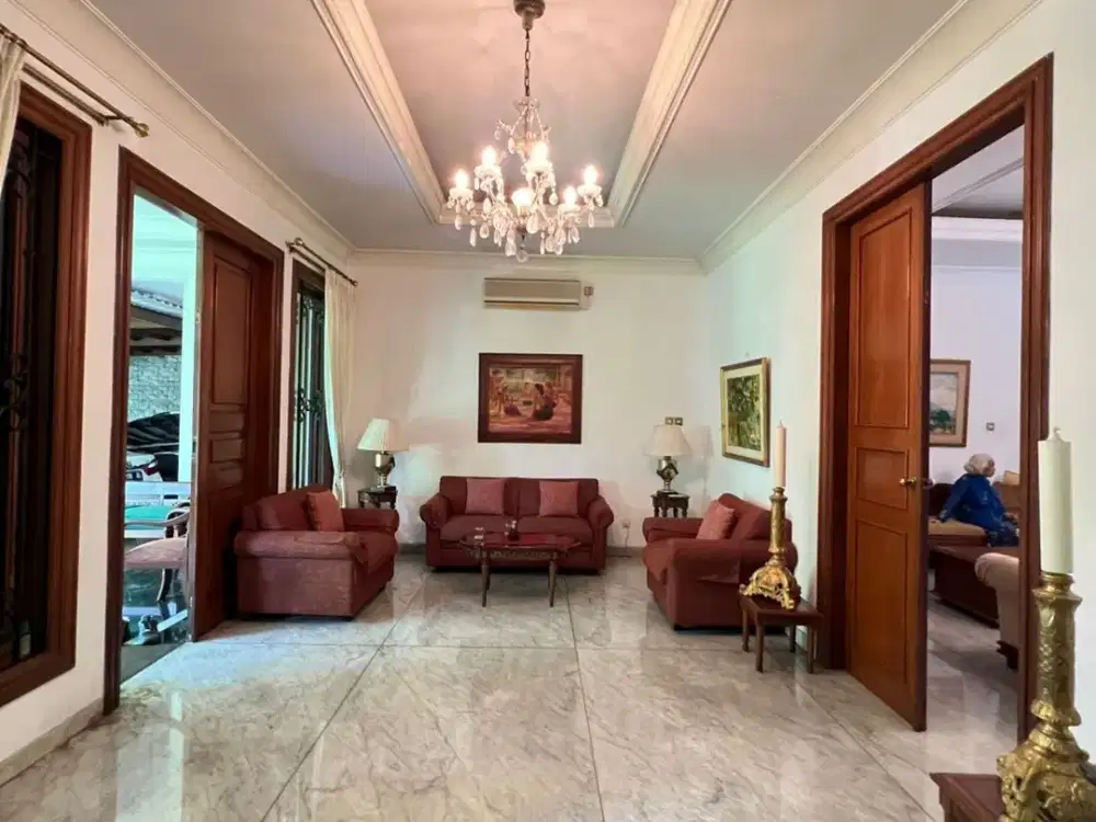 DI JUAL RUMAH SIAP HUNI DEKAT JL HANGLEKIR KEBAYORAN BARU JAKARTA SELATAN