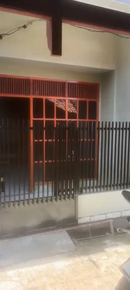 Di sewakan 1 unit rmh 2 lantai 3 kamar