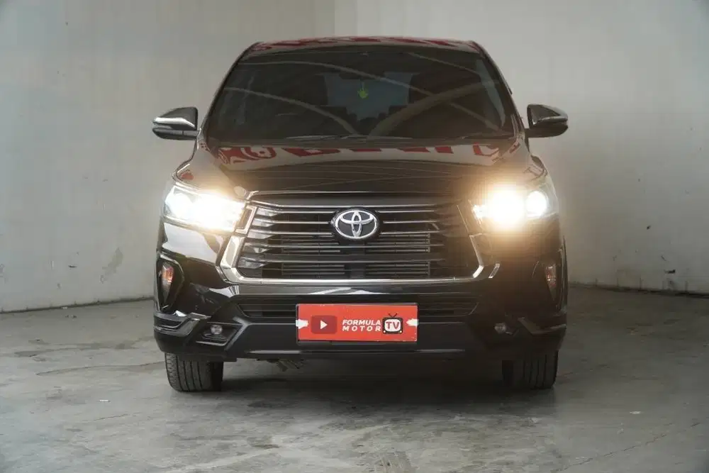Toyota Innova Venturer 2.4 AT 2022 Hitam