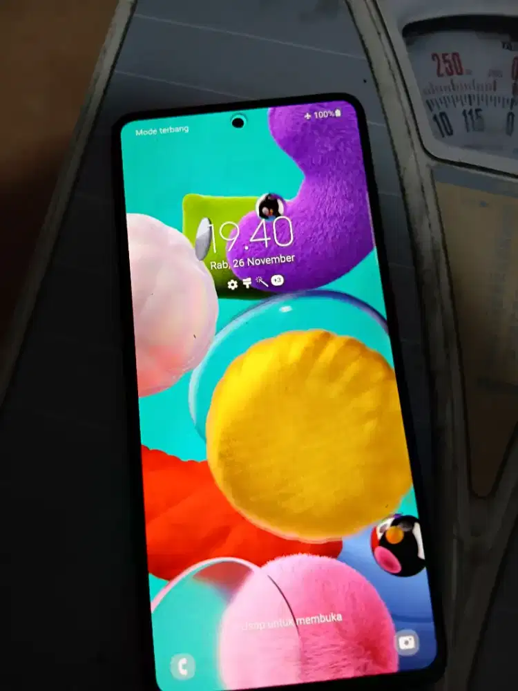 Samsung a51 white 6/128 Gb pemakaian pribadi minus body bokes