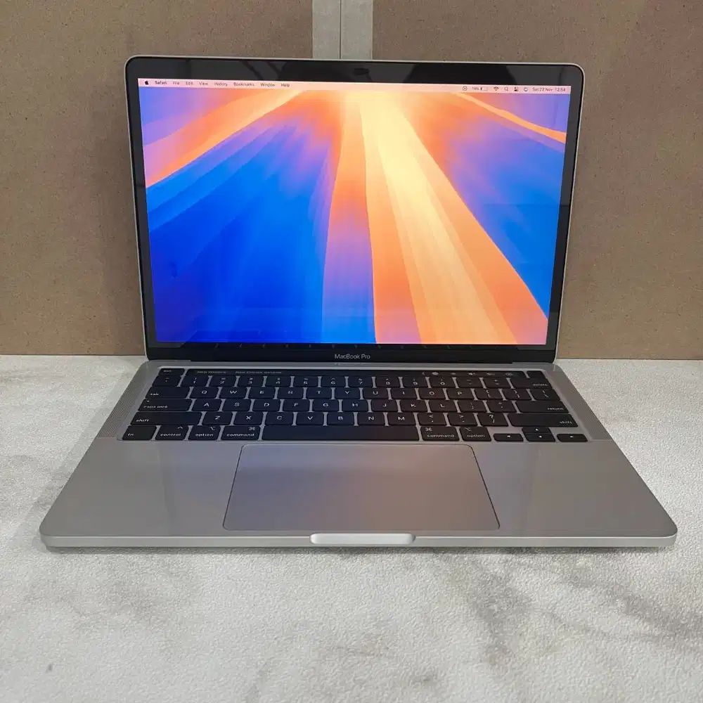 MacBook Pro 13 inch 2020 core i5 RAM 32/1TB Touchbar