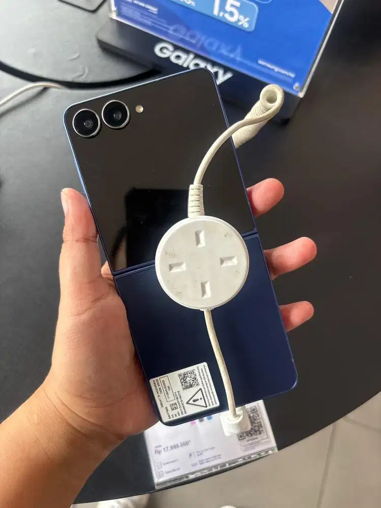 Z flip 7 ram12/256Gb garansi resmi 12 bln