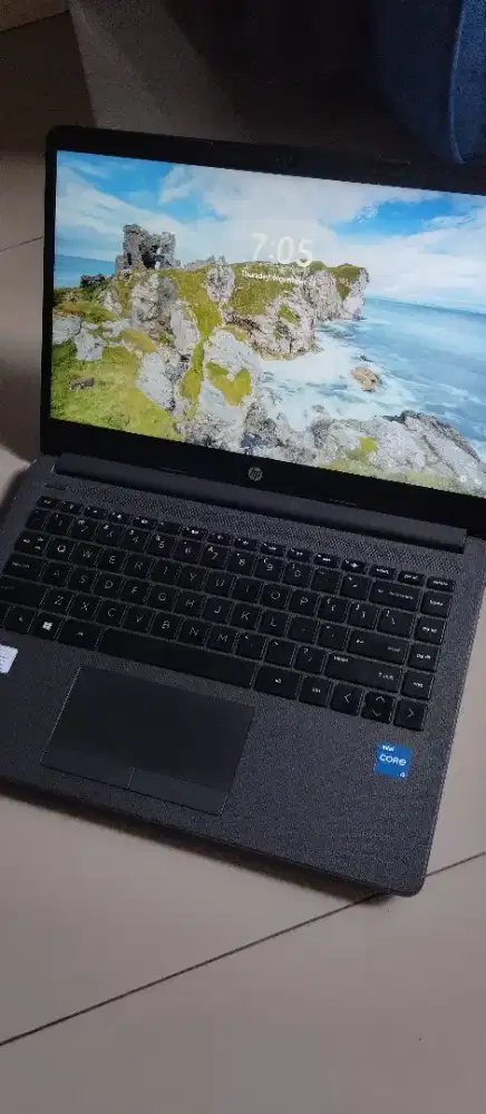 LAPTOP HP 240 G8