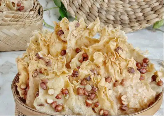 Pembuat Peyek (Pecel Pincuk Godong Ijo – Pesanggrahan/Bintaro)