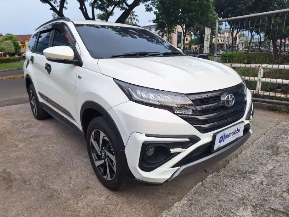 DP MURAH Toyota Rush 1.5 GR Sport Bensin-MT 2022 Putih C5BWT