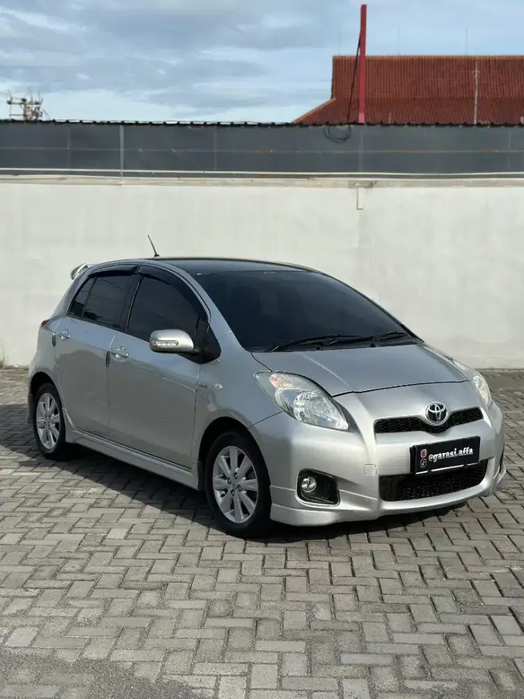 YARIS E AT 2012