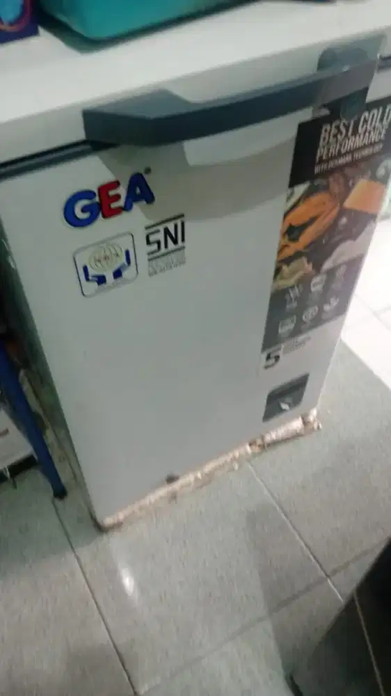 Freezer box merk Gea 110 L orisinil segel kmplit kartu garansi
